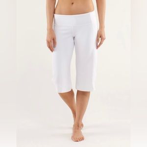 NWOT- Lululemon Clam Digger Crops ll, white size 4